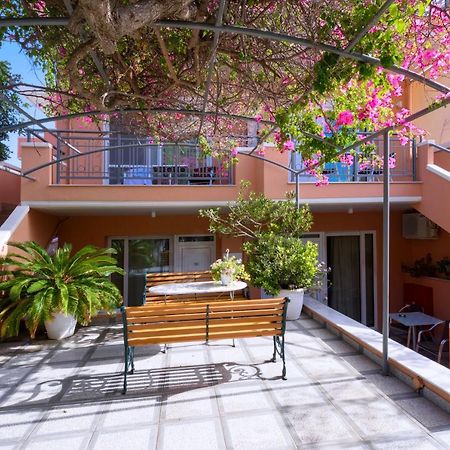 Poseidon Studios & Apartments Palaiochora Exterior foto