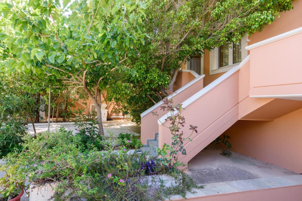 Poseidon Studios & Apartments Palaiochora Exterior foto