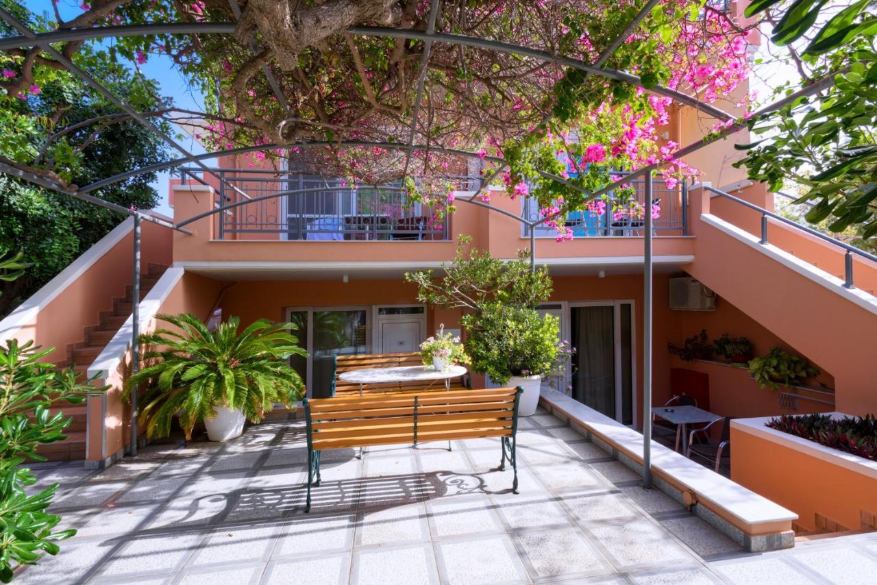 Poseidon Studios & Apartments Palaiochora Exterior foto