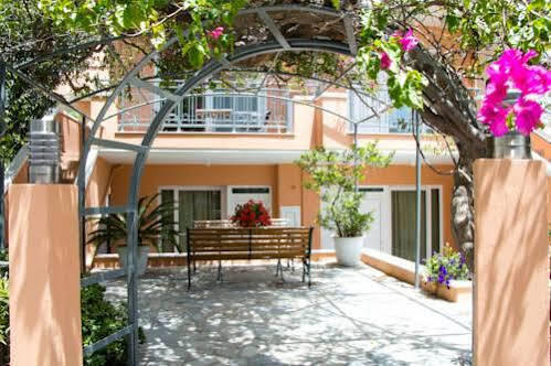 Poseidon Studios & Apartments Palaiochora Exterior foto