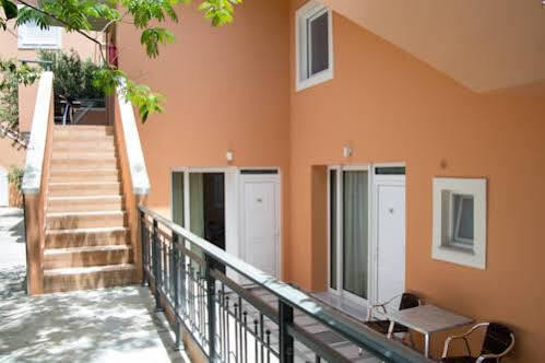 Poseidon Studios & Apartments Palaiochora Exterior foto