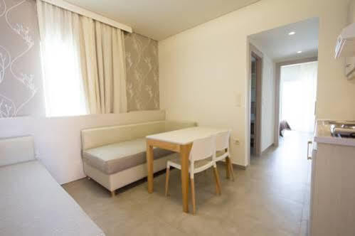 Poseidon Studios & Apartments Palaiochora Exterior foto